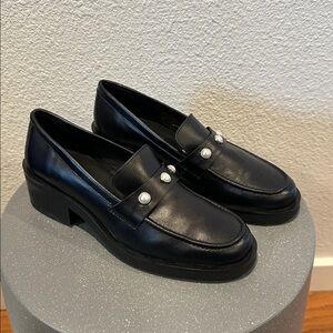 Cruza - Black Loafers with Pearl Accents